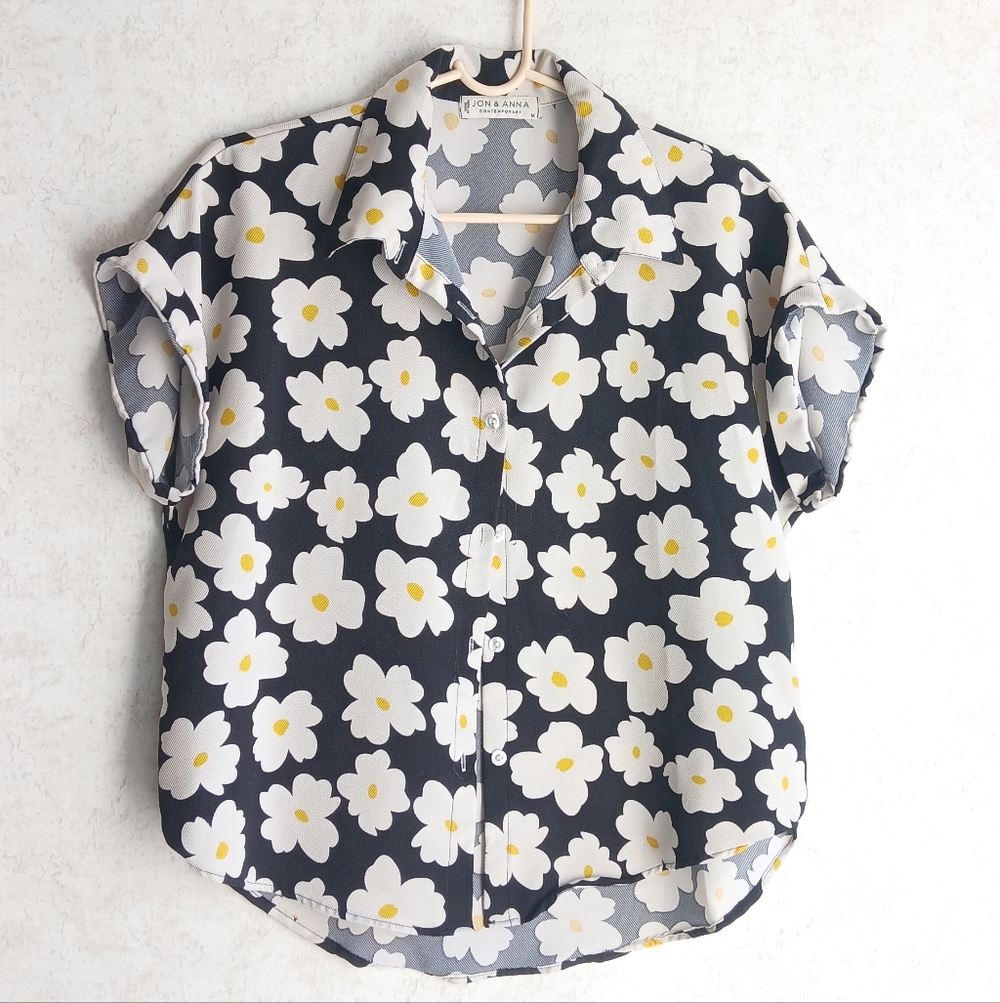 Jon & Anna Black and White Daisy Button Down Shirt 90s Style